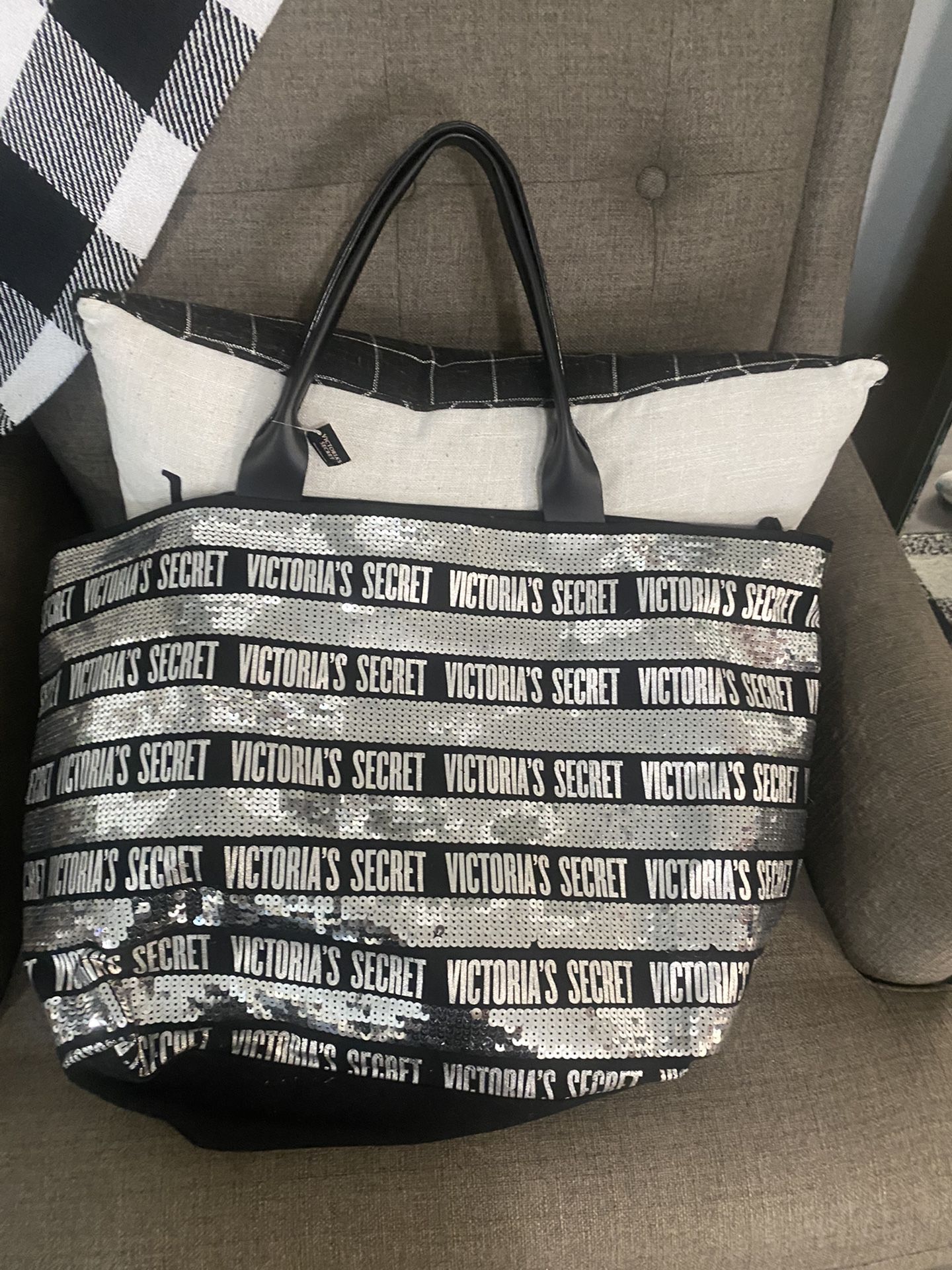 Victoria Secret Bag for Sale in San Antonio, TX - OfferUp