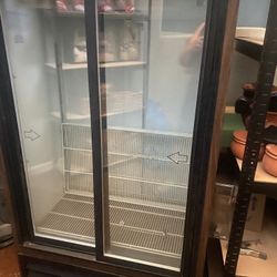 Refrigerador Comercial , Color Negro Café!