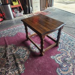20 x 27 x 20" tall, nice end table 