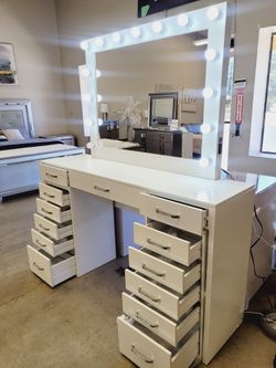 🎈Vanity With Mirror 🎈 ATWATER,  CA
