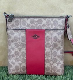 Small Coach Kitt Messenger Crossbody, like New/Bolsa chica  Coach