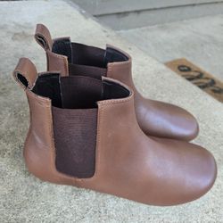 New Feet Sutra Chelsea Leather Boots. W 11