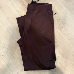 Nike Joggers Burgundy