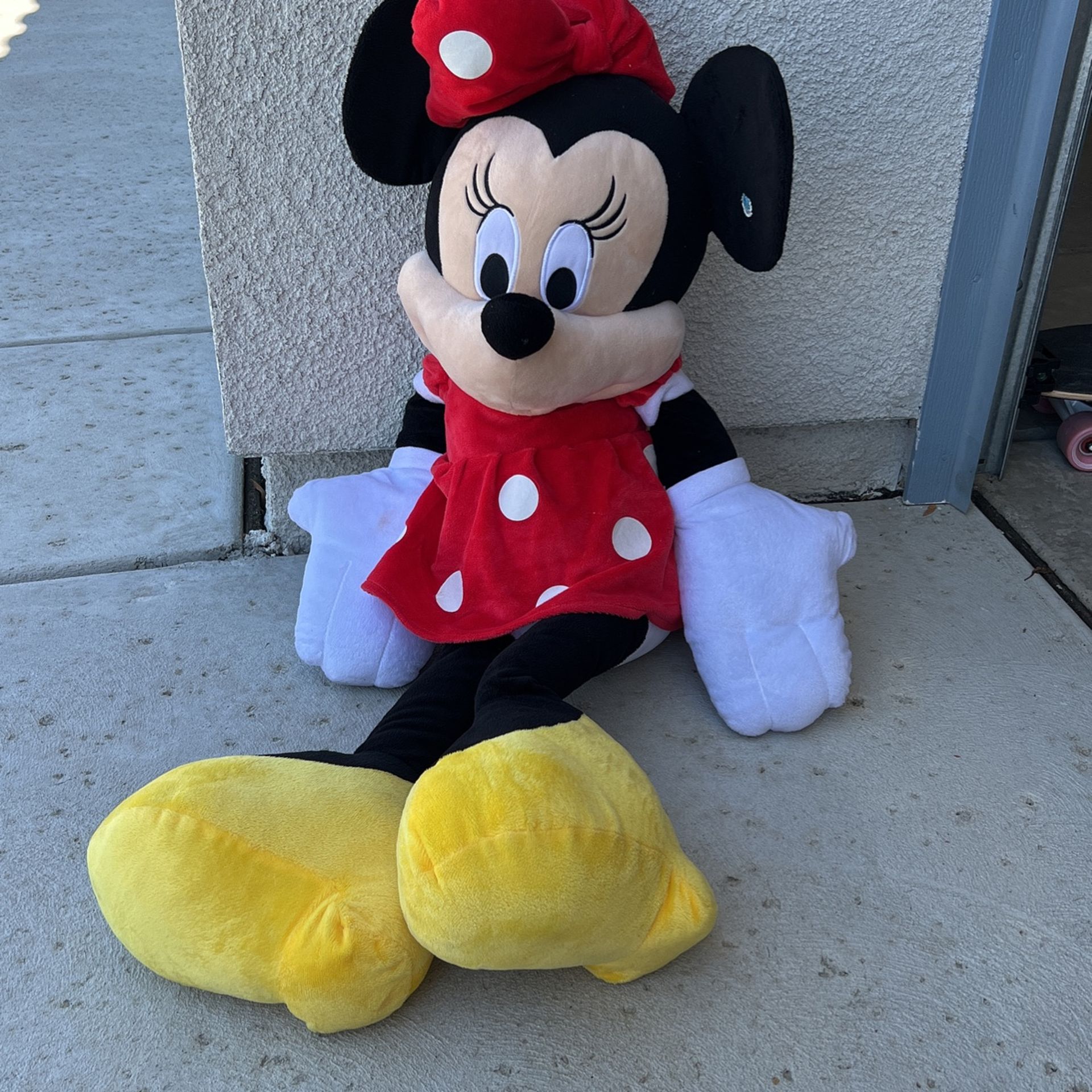 Minnie Mouse Giant Stuffed Doll