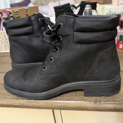 Black Ugg Laced Boots 