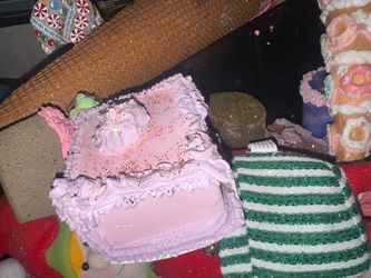 Decorative Fake Cake Figurine with Glitter