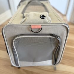 Pet carrier 