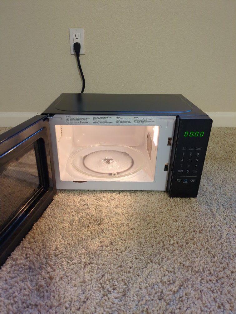 Amazon Basic Microwave