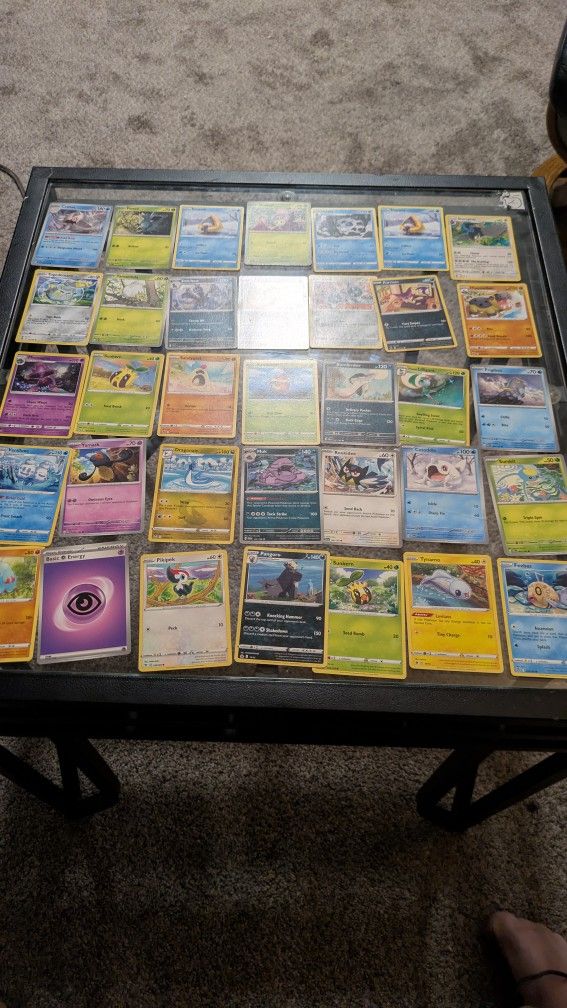 35 Pokémon Cards** 