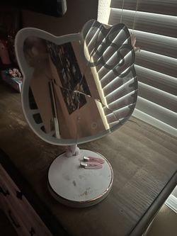 Hello Kitty Mirror