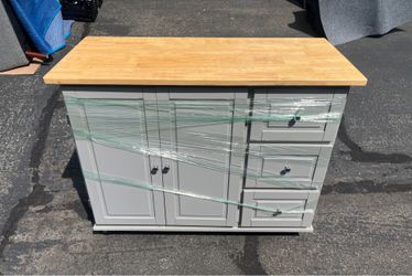 Rolling kitchen island