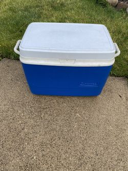 RUBBERMAID COOLER