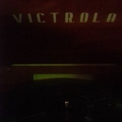 Brand New Never Used   Radii Turntable