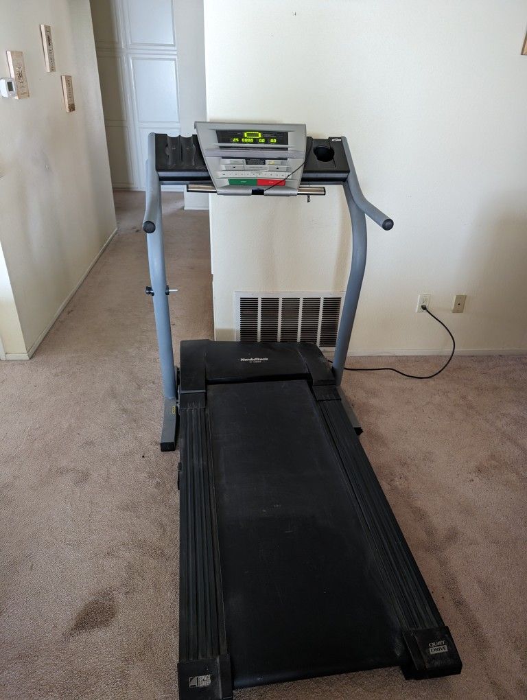 Nordic Track C 1800 Treadmill