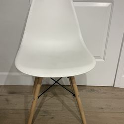 Cute White Chair w/ Wooden Legs