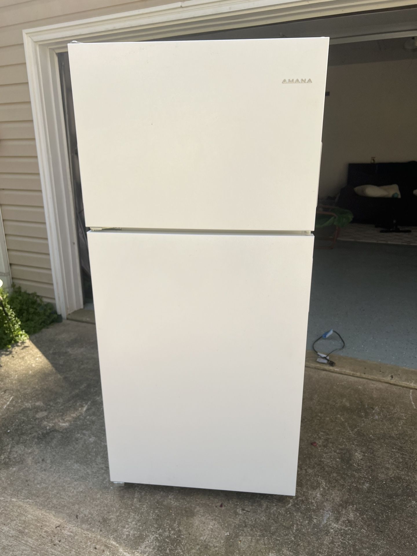 Refrigerator Amaña