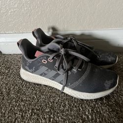 ADIDAS Cloud foam (Size 7.5)