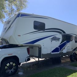 2013 Eclipse Attitude 5th Wheel Toy Hauler 