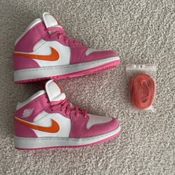 Nike Air Jordan 1 Mid GS “Valentine’s Day” – Size 6Y (Women’s 7.5) – Like New