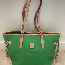 NWT Dooney & Bourke Eva Bailey Large Green Pebble Leather tote With Red Lining And Natural Leather Braided Handles. So Louis!