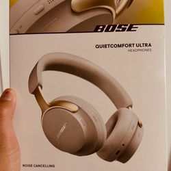 Bose Headphone Quitcomforttra New Open Box Never Used It .  