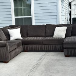 Large Grey Sectional Couch - Free Delivery 🛻