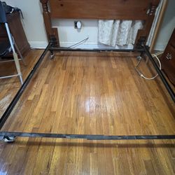 QUEEN SIZE REAL WOOD BED ROOM SET ( USED ) 