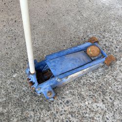 3 Ton Floor Jack FREE. CURBSIDE PICK UP