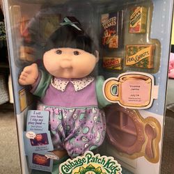 NIB Mattel 1998 Cabbage Patch Kids Fun to Feed Baby 12" Girl Doll Yvonne Jamie