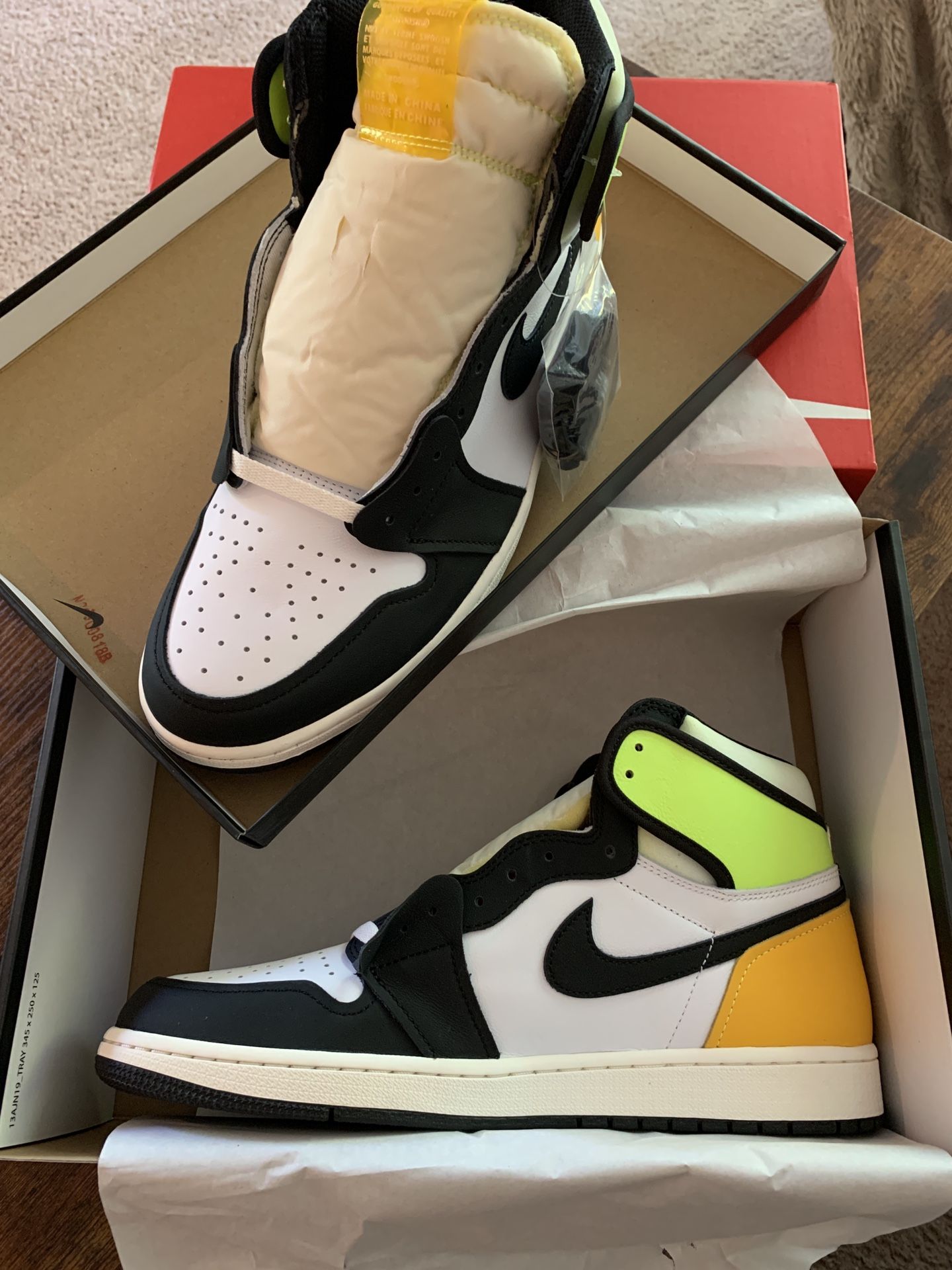 Jordan 1 Black/Volt size 13