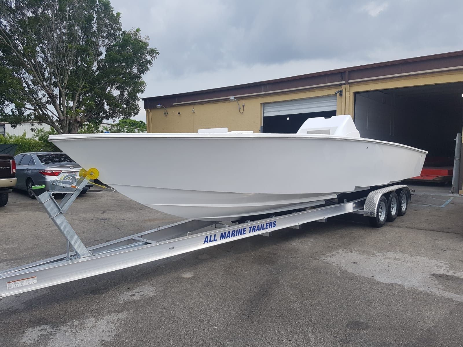 2019 Avanti 36 Hull boat console and aluminum trailer, BRAND NEW