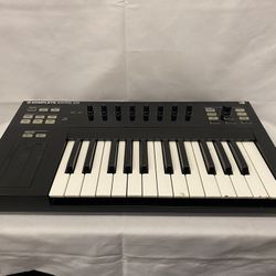 Native Instruments MIDI Controller Keyboard 