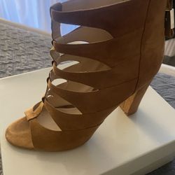 Tan Heel
