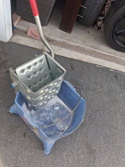 Commercial Mop Bucket with Wringer