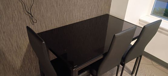 Black set dinning table (tampered glass)