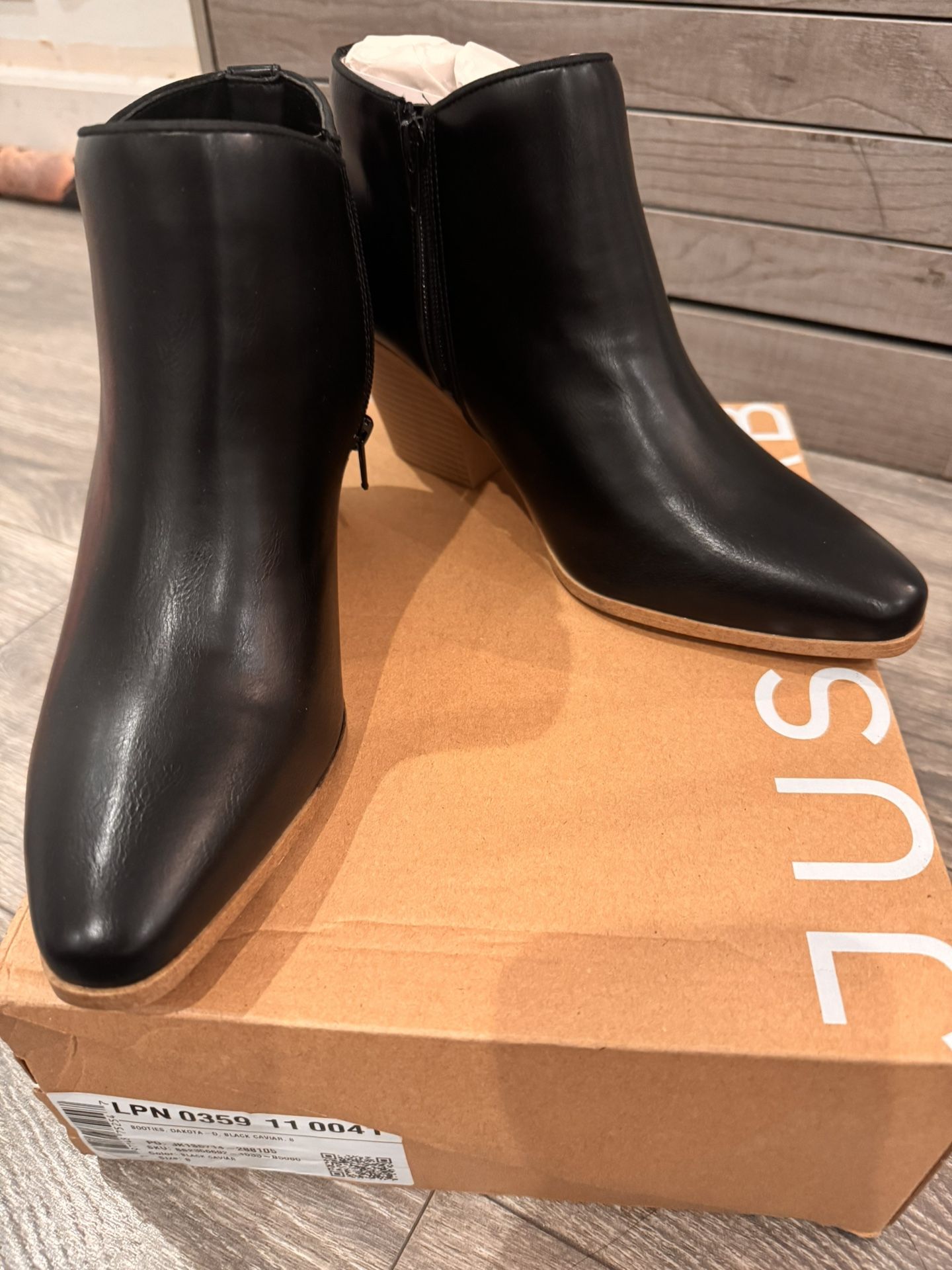 Black Booties Dakota - Just fab Size 8