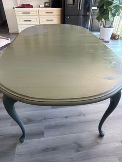 Mesa y 3 sillas
