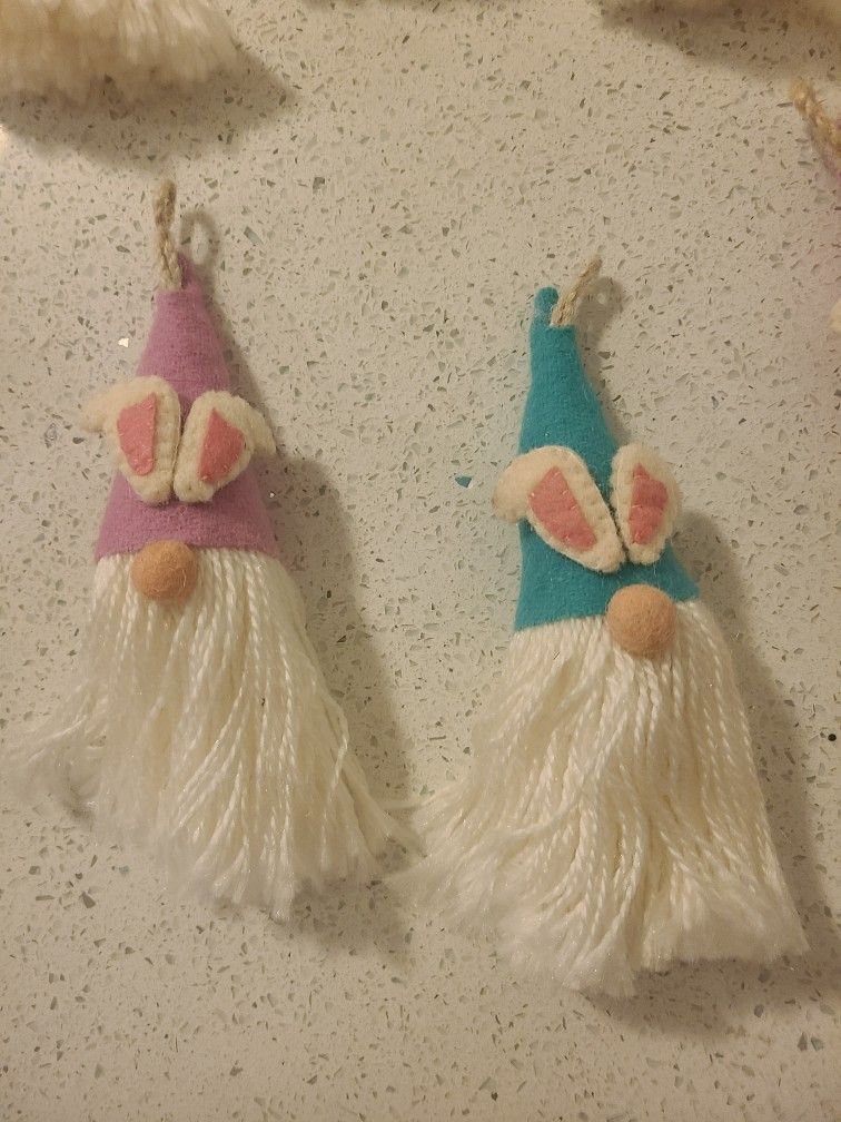 8 Mini Gnomes