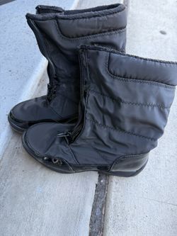 (2) Snow Boots Girls (Used But Good Condition)