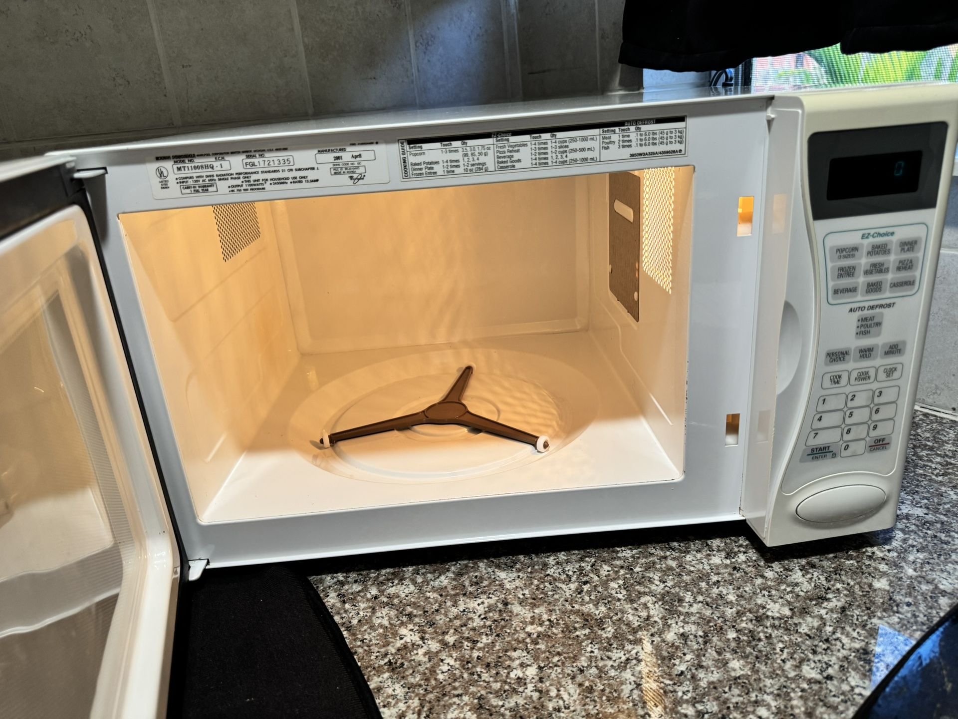Whirlpool white Microwave 