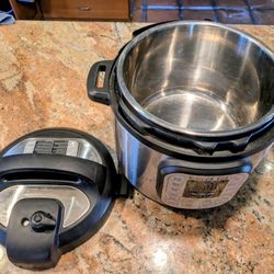 Instant Pot Duo 6QT + Air Fryer Lid Bundle