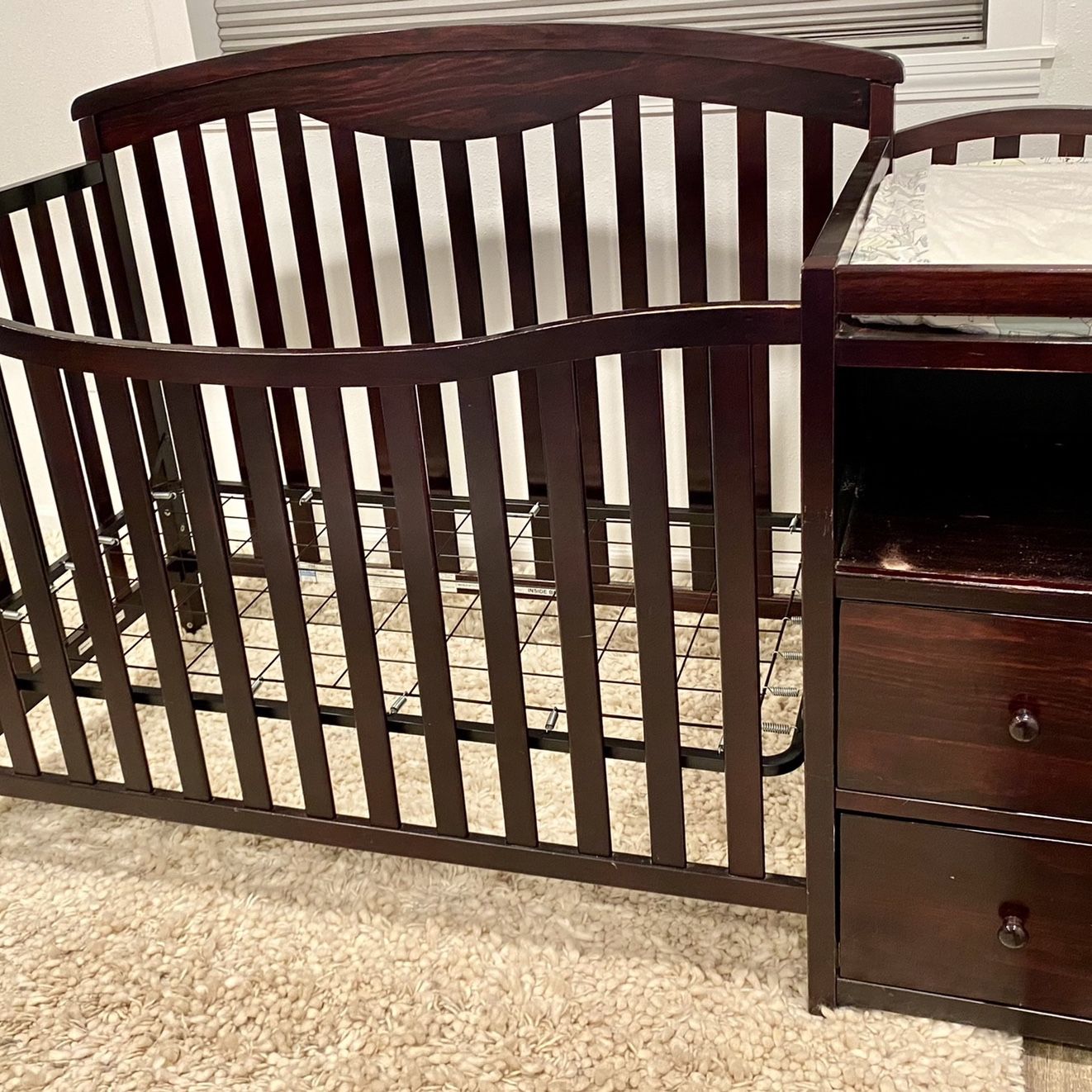 Presley crib hot sale and changer