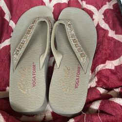 Sketchers yoga foam flip flops