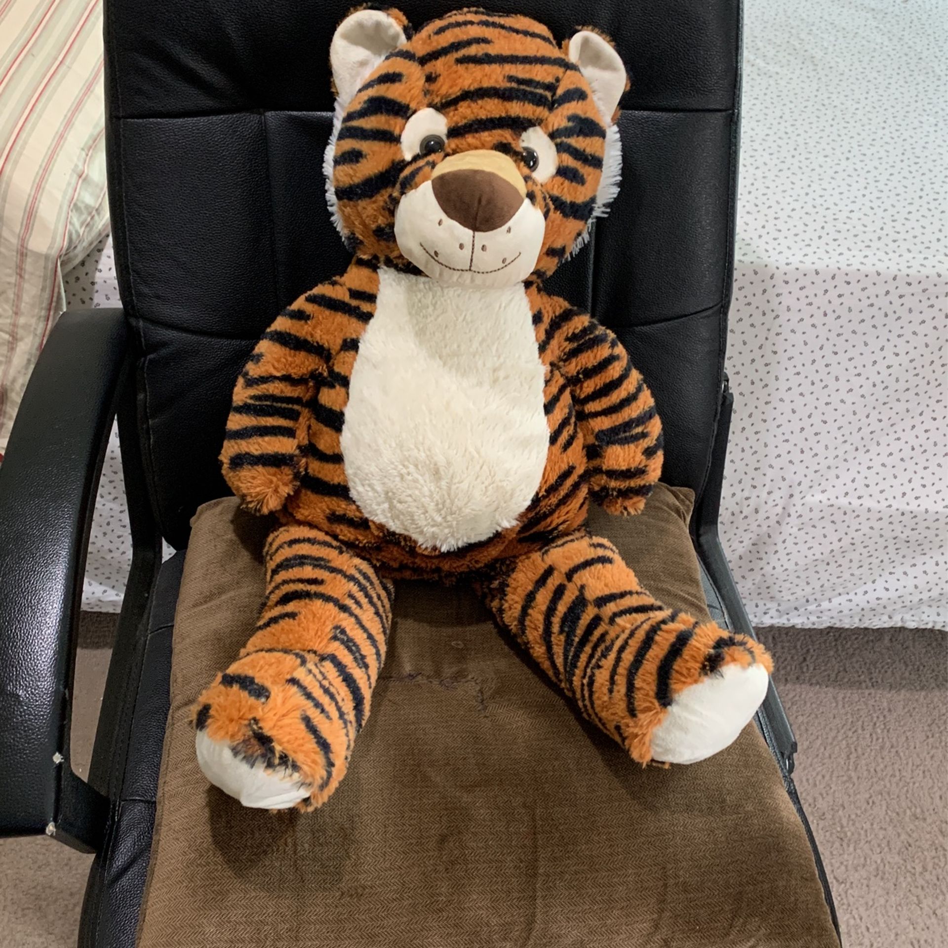 LARGE TIGER