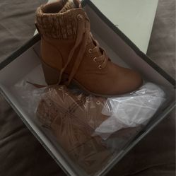 Brand New 5.5 Fall Boots Show Lace 