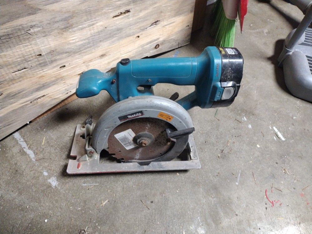 Makita 5620D 18v 6-1/2 in Circular Saw With Battery