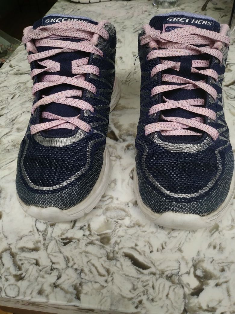 Size 3 Girl Skechers