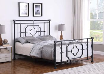 Queen Metal Panel Bed Matte Black )New In A Box)