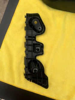 Mazda 2020-2023 retainer rear bracket bumper lef.  Oem.    #3