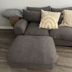 Couch W/ 2 Ottomans. 